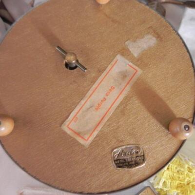 VINTAGE HAT BOX - MUSIC BOX- LADIES ACCESSORIES