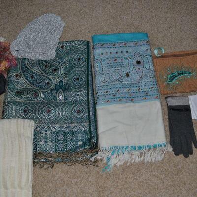 LOT 63. LAUREL BIRCH TOTE BAG  PLUS MISC AND SCARVES AND GLOVES