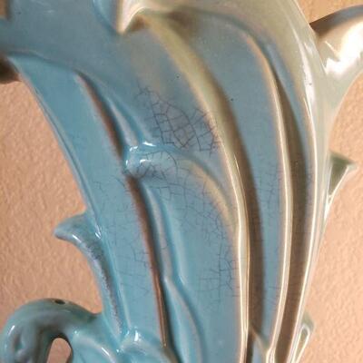 Lot 21: Vintage McCoy Turquois Swan Vase