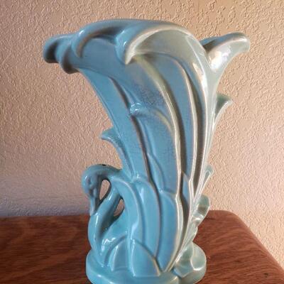 Lot 21: Vintage McCoy Turquois Swan Vase