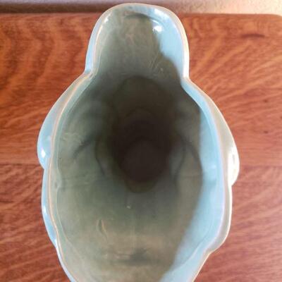 Lot 21: Vintage McCoy Turquois Swan Vase