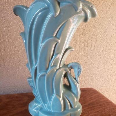 Lot 21: Vintage McCoy Turquois Swan Vase