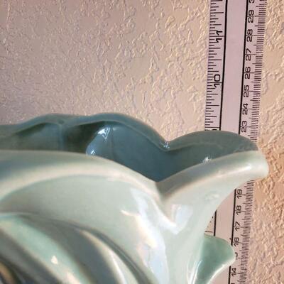 Lot 21: Vintage McCoy Turquois Swan Vase