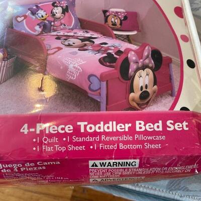 Minnie 4 Piece Toddler Bed Set (B) 