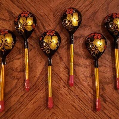 Lot 61: Lacquered Russian Khokhloma ladles/Spoons/Scoops (6)