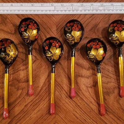 Lot 61: Lacquered Russian Khokhloma ladles/Spoons/Scoops (6)