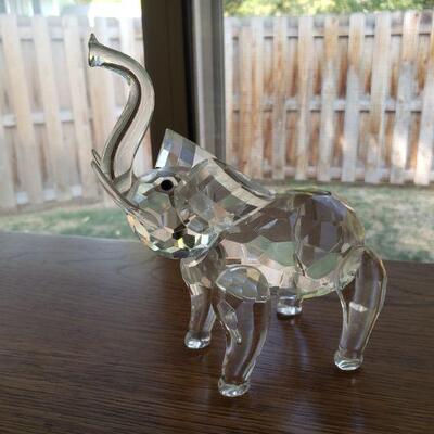 Lot 75: Shannon Crystal Elephant Made in Ireland 
