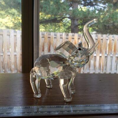 Lot 75: Shannon Crystal Elephant Made in Ireland 