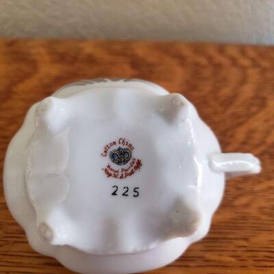 Lot 95: Lefton China Creamer & Sugar