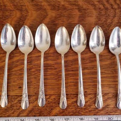 Lot 99: Silverplate Spoon Set (7)