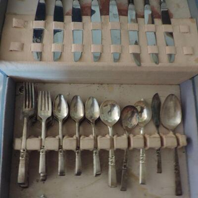 SILVER PLATE COMMUNITY EATING UTENSIL'S 