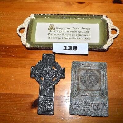 LOT 138. HOME DECOR CROSS AND PLATE.