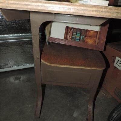 VINTAGE CHILDS SCHOOL DESK W/CHAIR & CLASSROOM HAT RACK