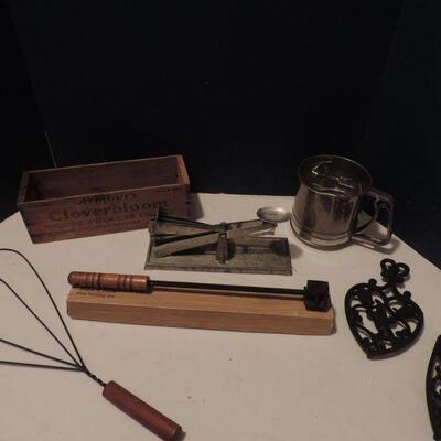 VINTAGE  ACME EGG SIZER-STEAK BRANDING IRON & MORE