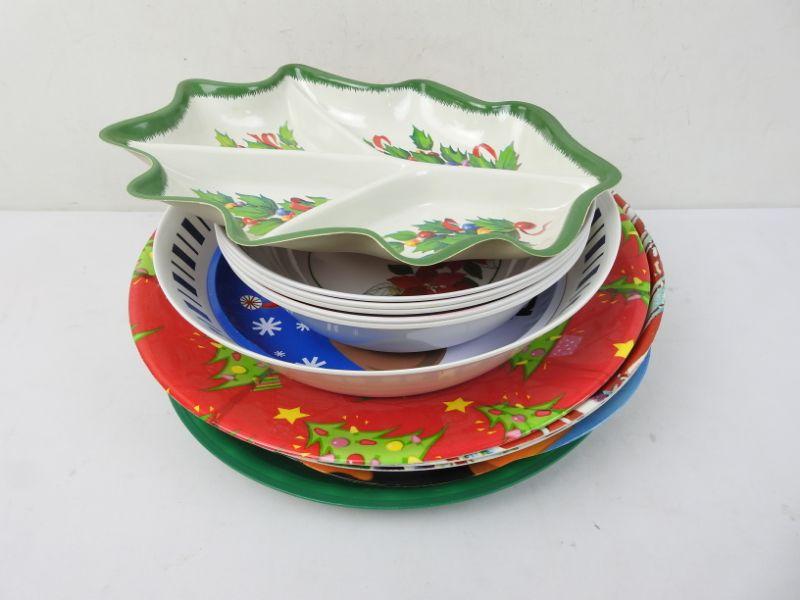 14 Piece Christmas Plastic Serving Bowls/Plates