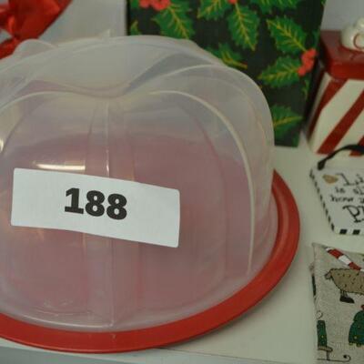 LOT 188. MISC CHRISTMAS ITEMS AND PLASTIC CAKE TOTE