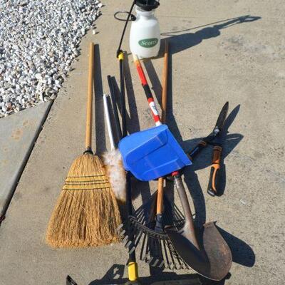 LOT 227. GARDEN AND YARD TOOLS