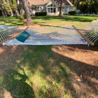 O - 423: Outdoor Hammock with Pillow 