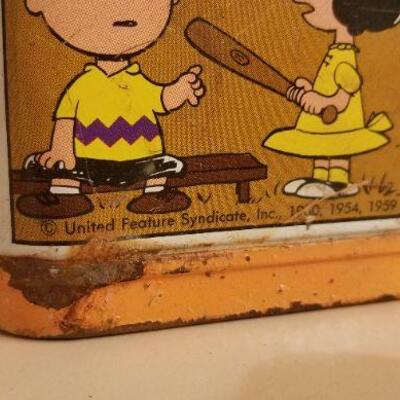 Lot #102: Vintage 1959 PEANUTS Lunch Box 