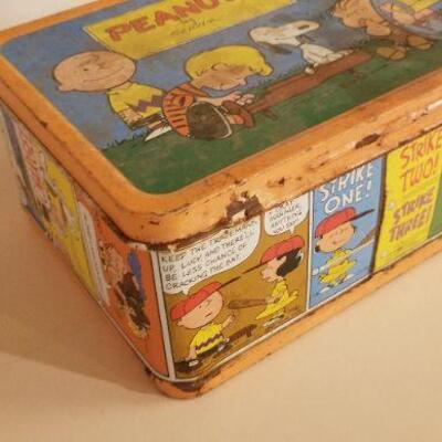 Lot #102: Vintage 1959 PEANUTS Lunch Box 
