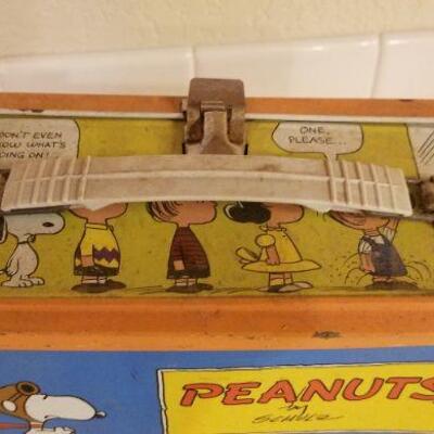 Lot #102: Vintage 1959 PEANUTS Lunch Box 