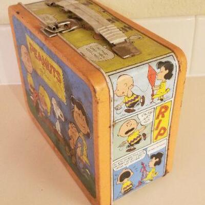 Lot #102: Vintage 1959 PEANUTS Lunch Box 