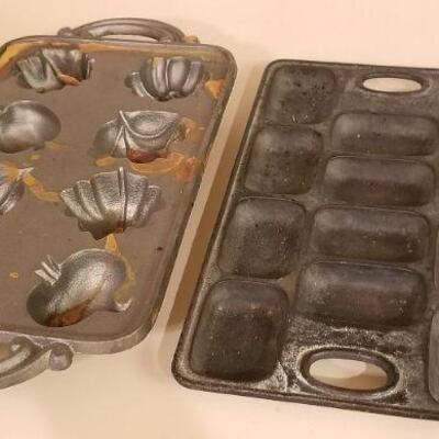 Lot #116; Pair of Vintage Cast Iron Baking Molds