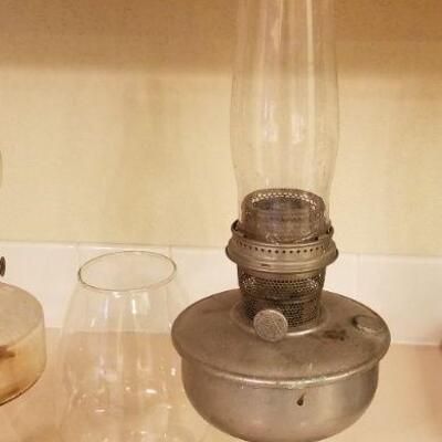 Lot #120: Bundle of Antique Oil Lamps + Glass Shade (ALADDIN + Glass))