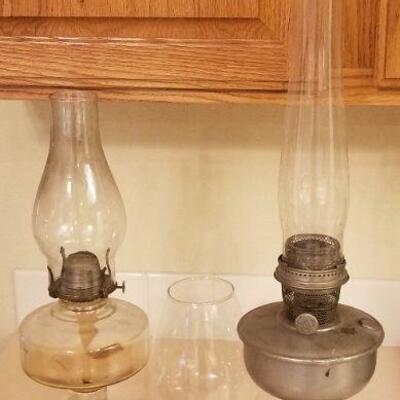 Lot #120: Bundle of Antique Oil Lamps + Glass Shade (ALADDIN + Glass))