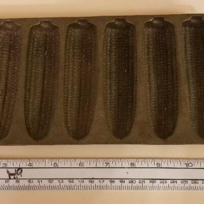 Lot #124: Pair of Antique/Vintage Baking Cast Iron Molds