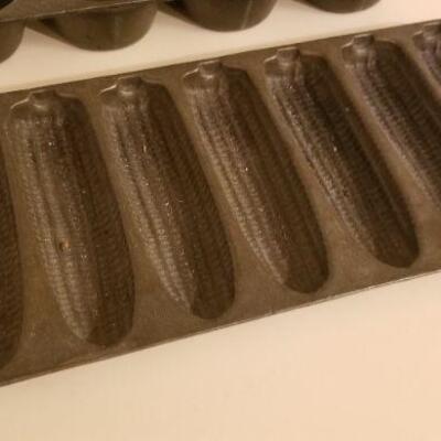 Lot #124: Pair of Antique/Vintage Baking Cast Iron Molds