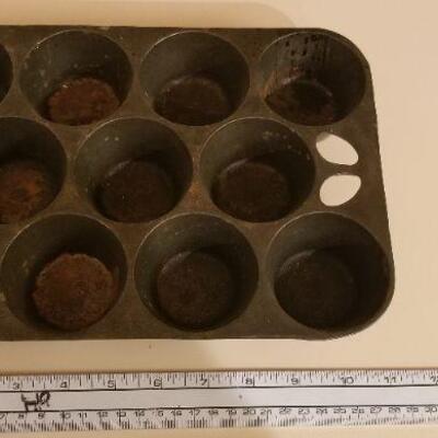 Lot #124: Pair of Antique/Vintage Baking Cast Iron Molds