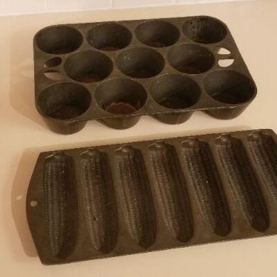 Lot #124: Pair of Antique/Vintage Baking Cast Iron Molds