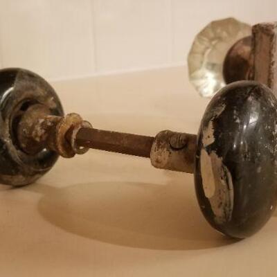 Lot #127: Pair of (2) Antiqur Door Knobs 