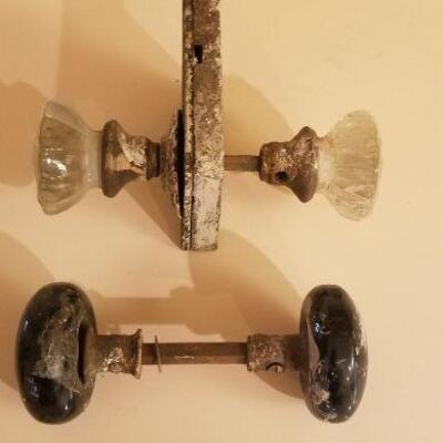 Lot #127: Pair of (2) Antiqur Door Knobs 