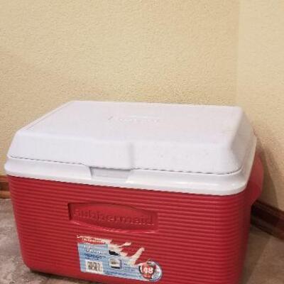 Lot #131: Rubbermaid Cooler Red