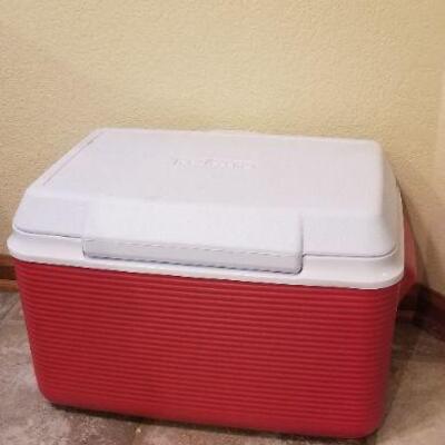 Lot #131: Rubbermaid Cooler Red