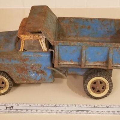 Lot #135: Vintage FORD Metal Dumptruck w/ working Latch Lever