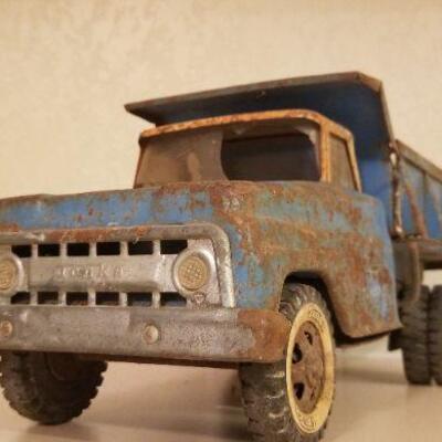 Lot #135: Vintage FORD Metal Dumptruck w/ working Latch Lever