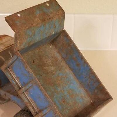 Lot #135: Vintage FORD Metal Dumptruck w/ working Latch Lever