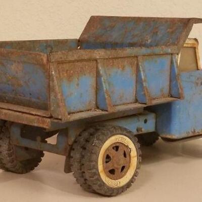 Lot #135: Vintage FORD Metal Dumptruck w/ working Latch Lever