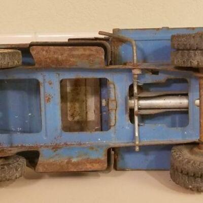Lot #135: Vintage FORD Metal Dumptruck w/ working Latch Lever