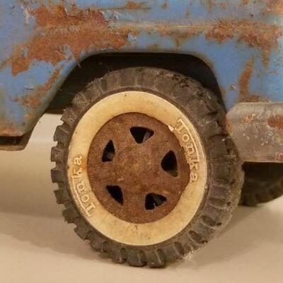 Lot #135: Vintage FORD Metal Dumptruck w/ working Latch Lever
