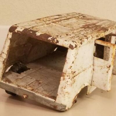 Lot #136: Vintage NYLINT Metal AUTOLITE Van