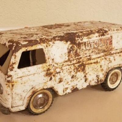 Lot #136: Vintage NYLINT Metal AUTOLITE Van