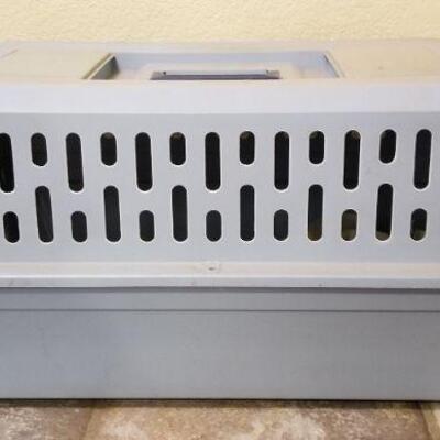 Lot #144: Animal PET TAXI Transport Carrier w/ Food and Water Bowl