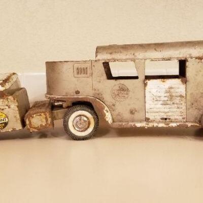 Lot #146: Vintage NYLINT Truck and Horse Trailer