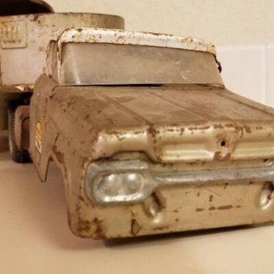 Lot #146: Vintage NYLINT Truck and Horse Trailer