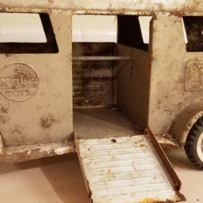 Lot #146: Vintage NYLINT Truck and Horse Trailer