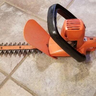 Lot #149: Vintage Black and Decker Hedge Trimmer Corded 